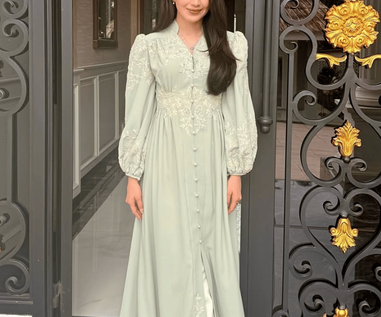 Cocok Untuk Idulfitri: Busana Pastel & Earth Tone Ala Selebritas