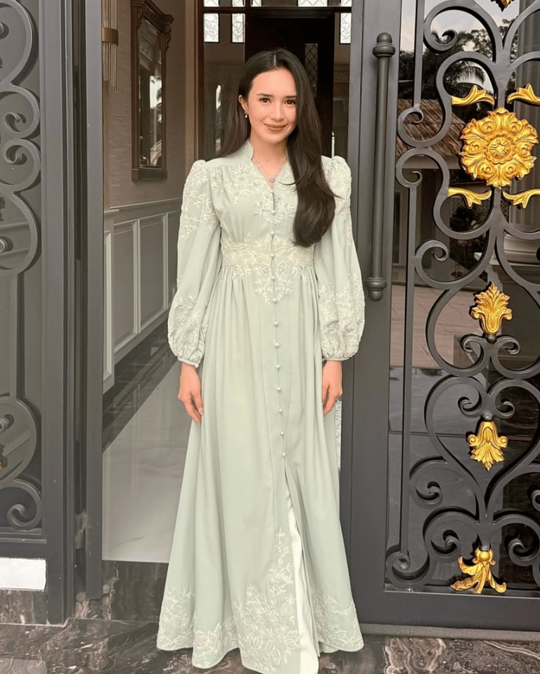 Cocok Untuk Idulfitri: Busana Pastel & Earth Tone Ala Selebritas