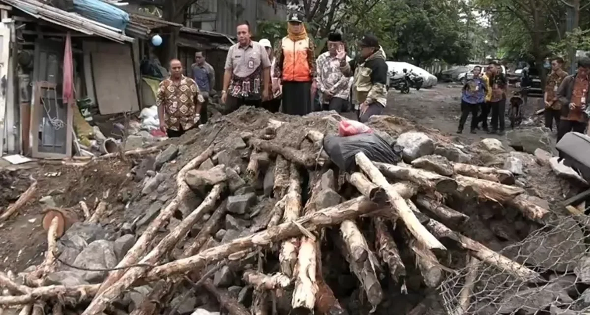 Kali Angke Di Perkuat Usai Turap Ambruk