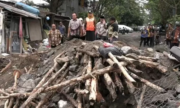 Kali Angke Di Perkuat Usai Turap Ambruk