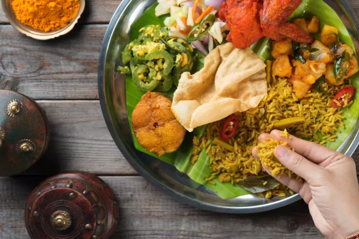 Lifestyle Masyarakat: Menjaga Tradisi Makan Dengan Tangan