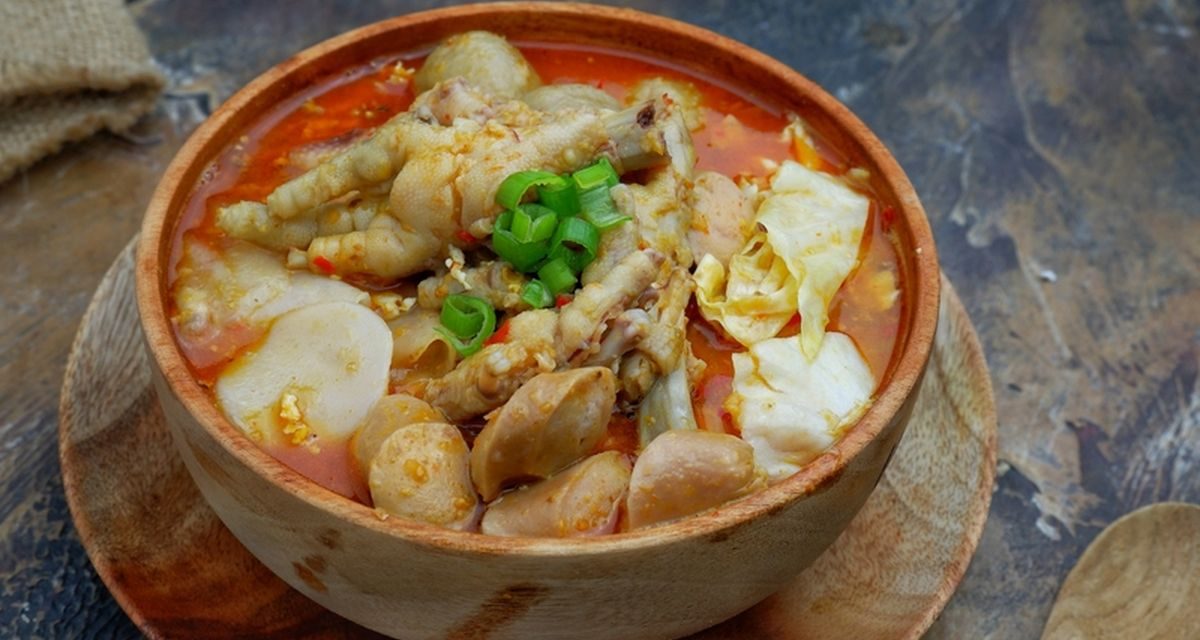 Seblak: Kuliner Pedas Khas Bandung Yang Kini Populer