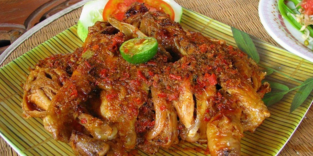 Kuliner Bali Favorit: Ayam Betutu Empuk Dan Penuh Rasa