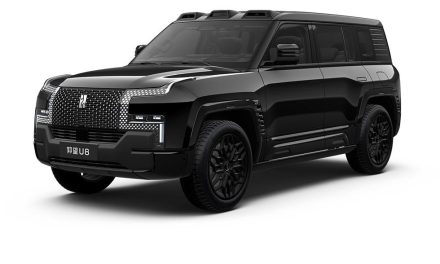 SUV Monster Listrik! YangWang U8 Bikin Mobil Lain Kalah Jauh