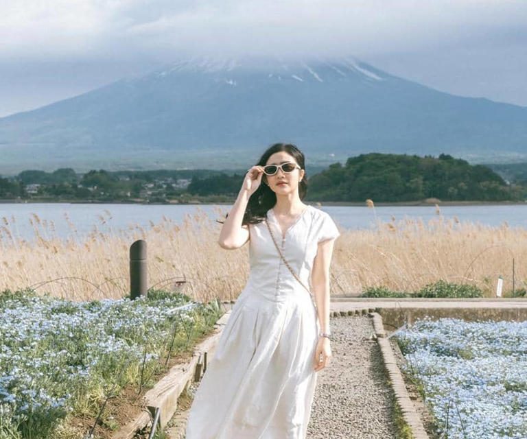 Potret Cantik Febby Rastanty Liburan Di Oishi Park, Gunung Fuji