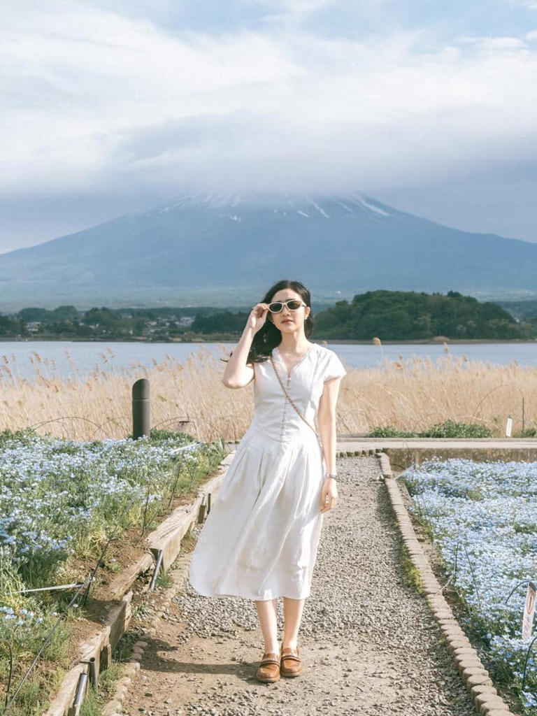 Potret Cantik Febby Rastanty Liburan Di Oishi Park, Gunung Fuji