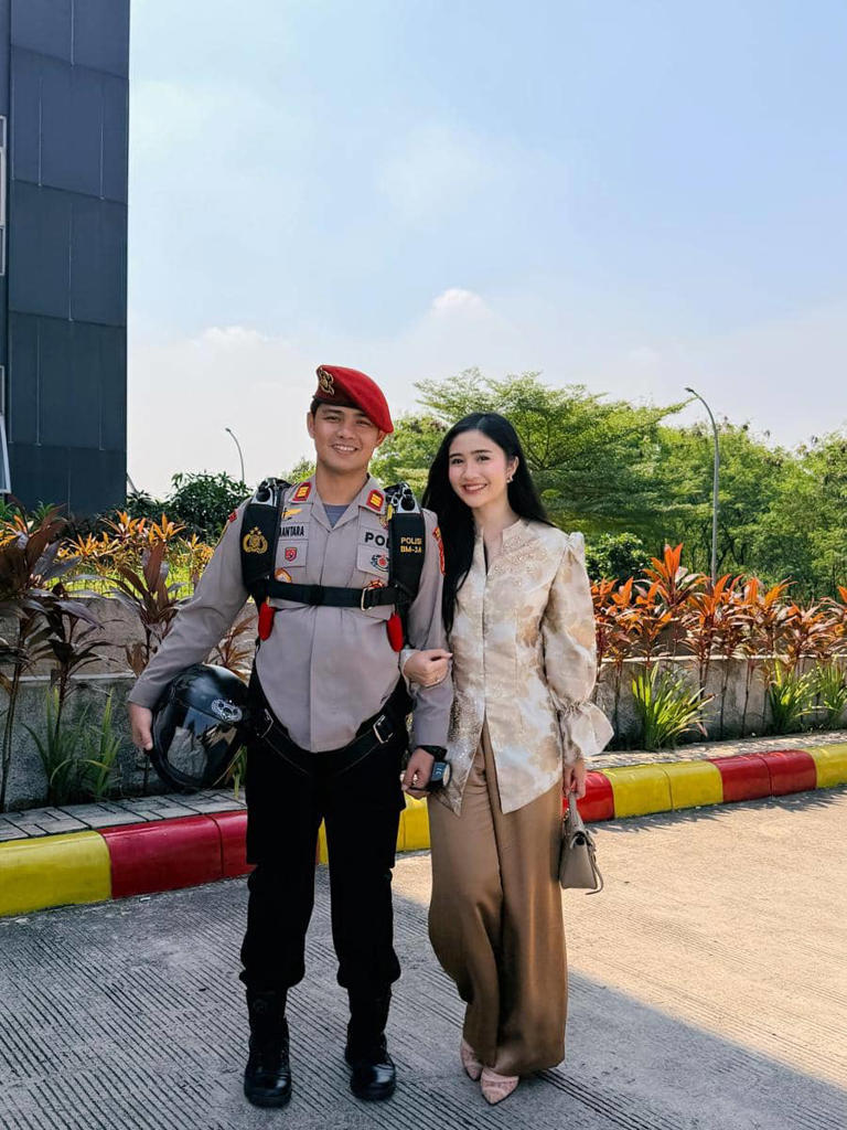 Febby Rastanty Curi Perhatian Di HUT Bhayangkara Ke-80