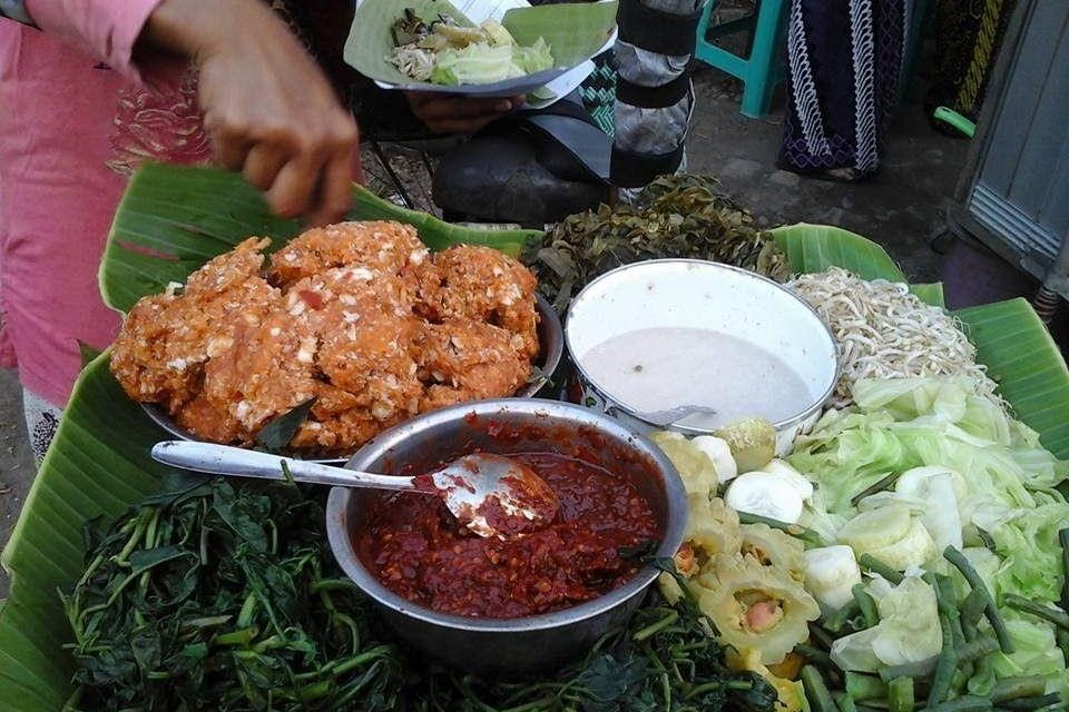 Rujak Teplak: Kuliner Khas Jepara Yang Pedas, Segar Bikin Nagih