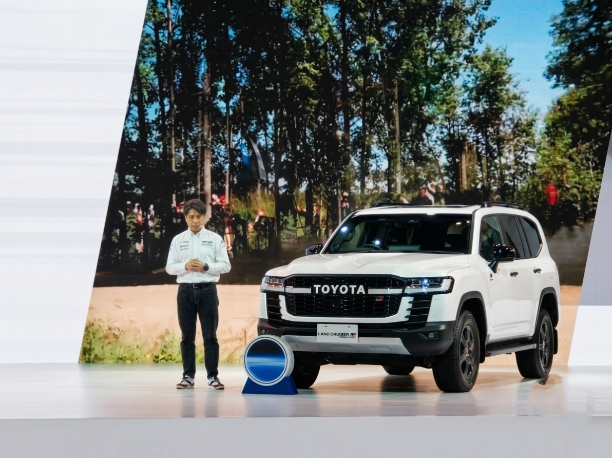 Toyota Land Cruiser Hybrid: SUV Legendaris & Ramah Lingkungan