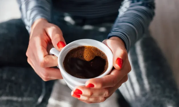 Jangan Berlebihan! Batas Aman Minum Kopi Pahit Setiap Hari