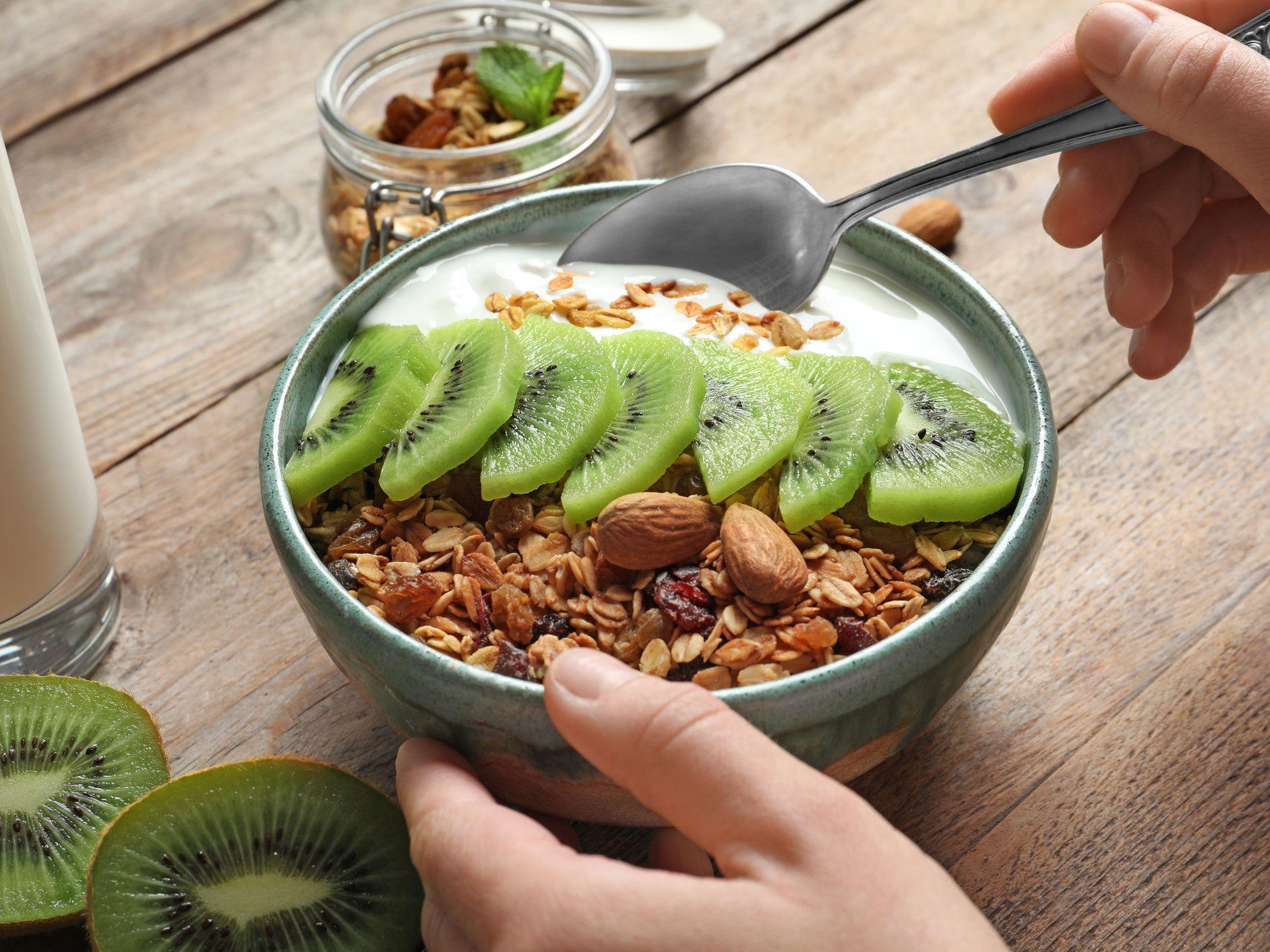 Makin Lancar! Kiwi Bisa Bantu Lunakkan Tinja & Atasi Sembelit